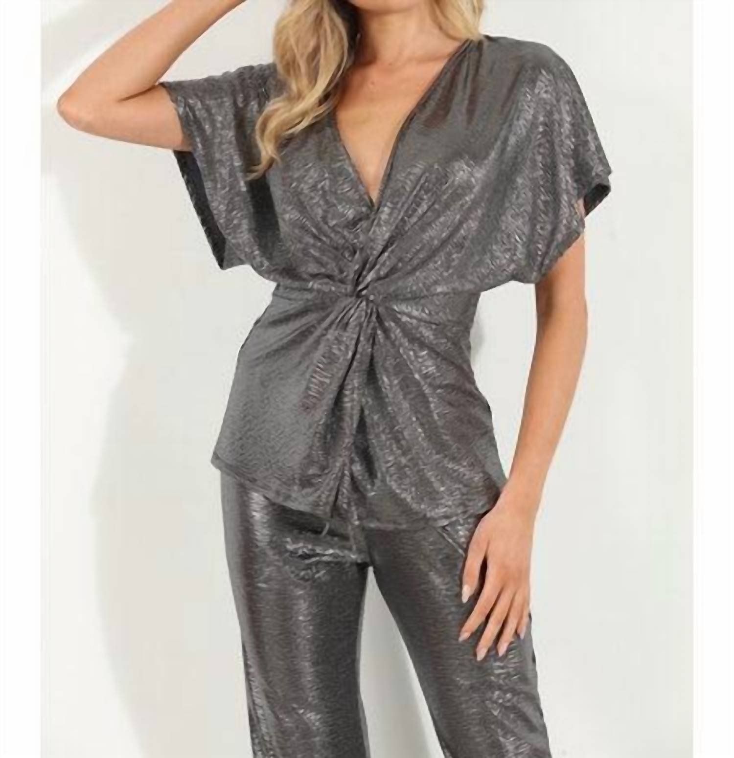 Топ Trinity Holiday из серебряной фольги Veronica M
Топ Trinity Holiday из серебряной фольги Veronica M