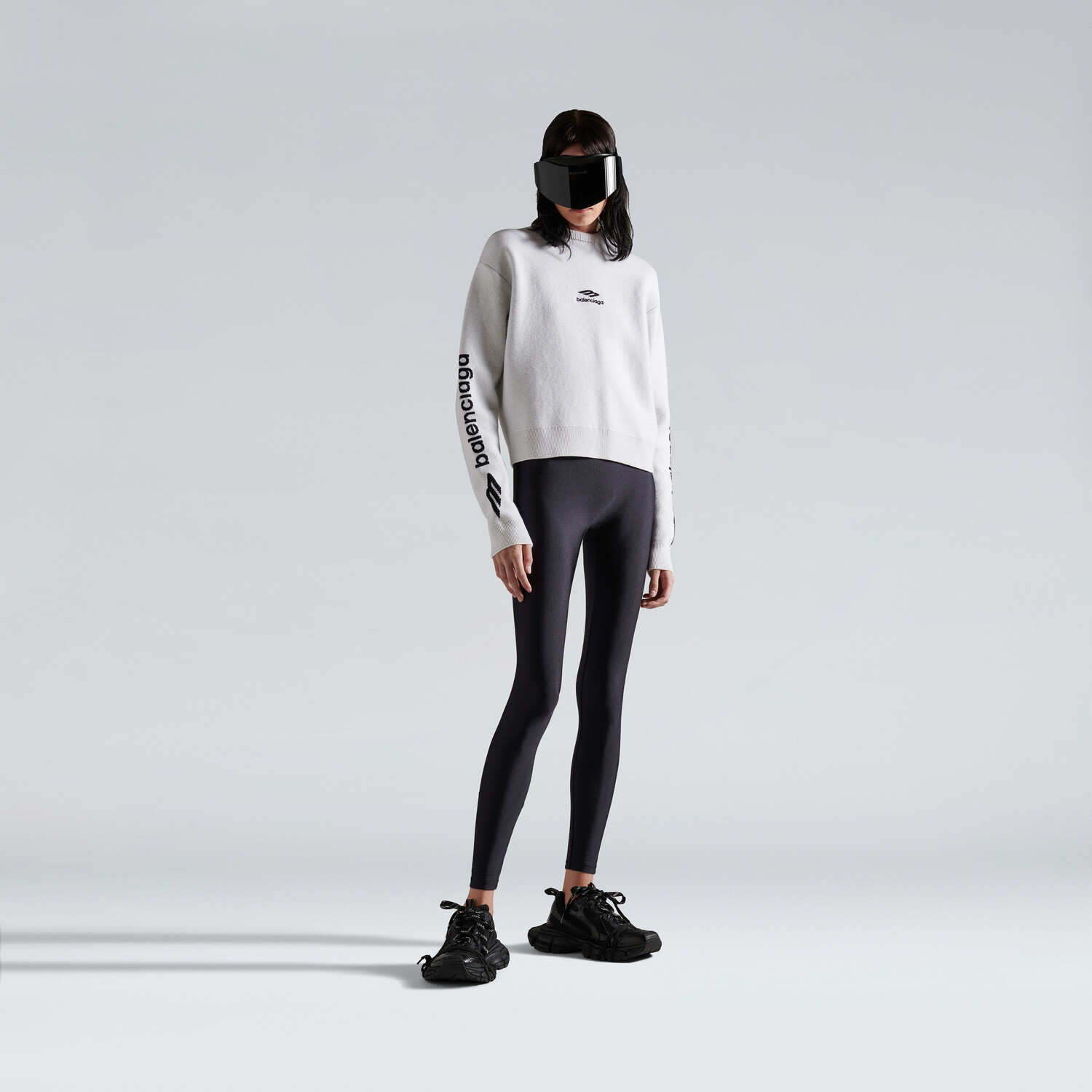 Женский укороченный свитшот 3b sports icon белого и черного цвета BALENCIAGA, черный/белый
Женский укороченный свитшот 3b sports icon белого и черного цвета BALENCIAGA, черный/белый