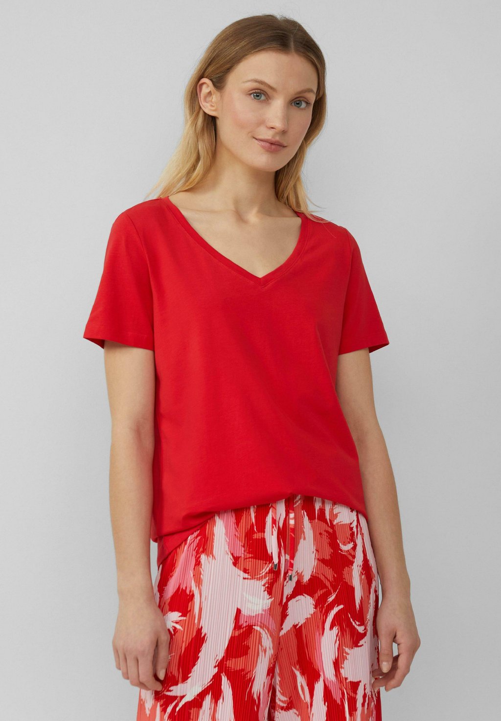 Базовая футболка MIT V-AUSSCHNITT s.Oliver, светло-красный
Базовая футболка MIT V-AUSSCHNITT s.Oliver, светло-красный