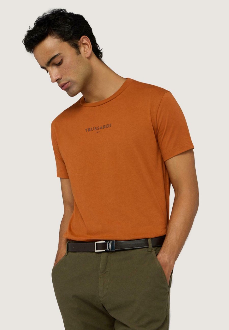 Футболка Trussardi Basic T-shirt, Red Siena/Red
Футболка Trussardi Basic T-shirt, Red Siena/Red
