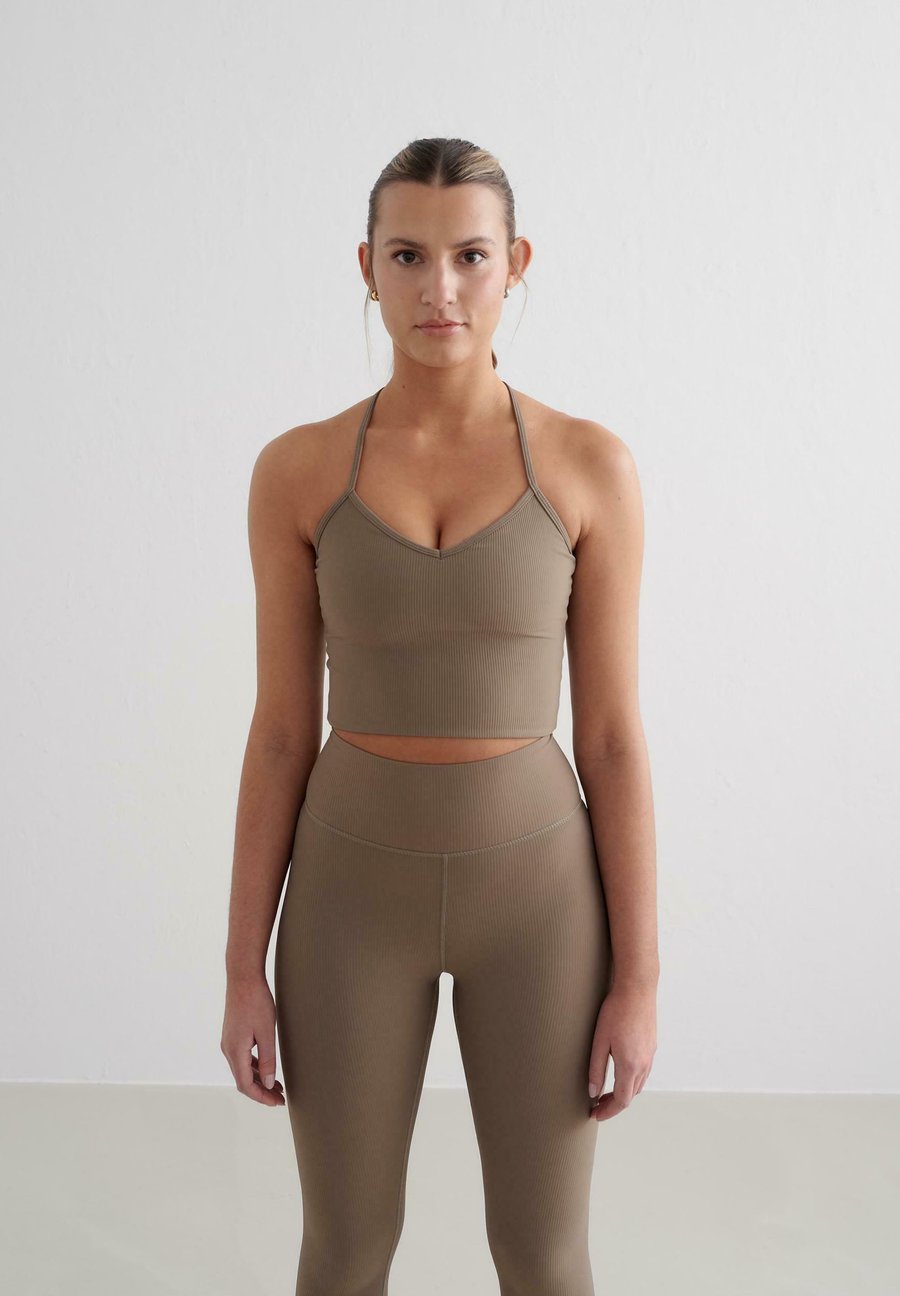 Бюстгальтер aim’n PERFORMANCE, Brown
Бюстгальтер aim’n PERFORMANCE, Brown