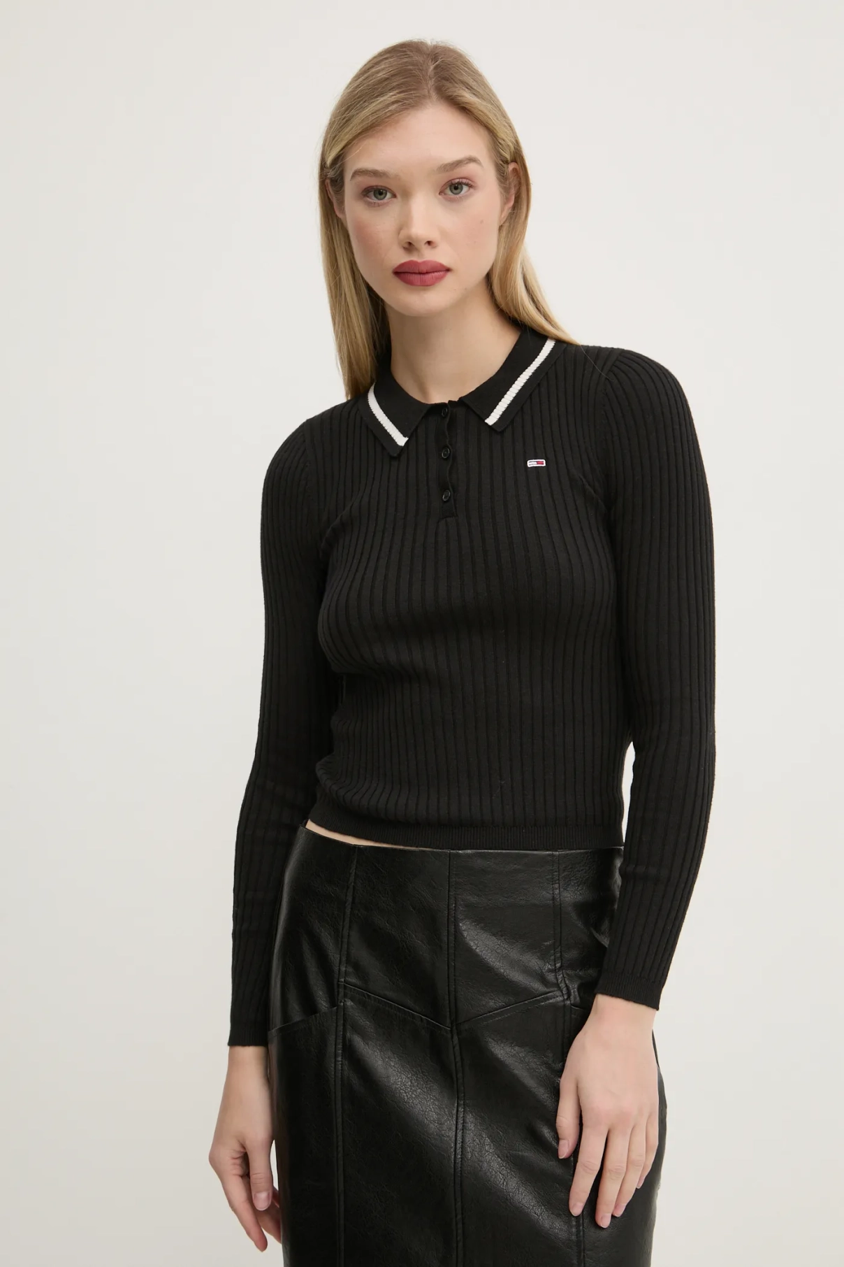 Свитер из смесовой шерсти Tommy Jeans, черный
Свитер из смесовой шерсти Tommy Jeans, черный