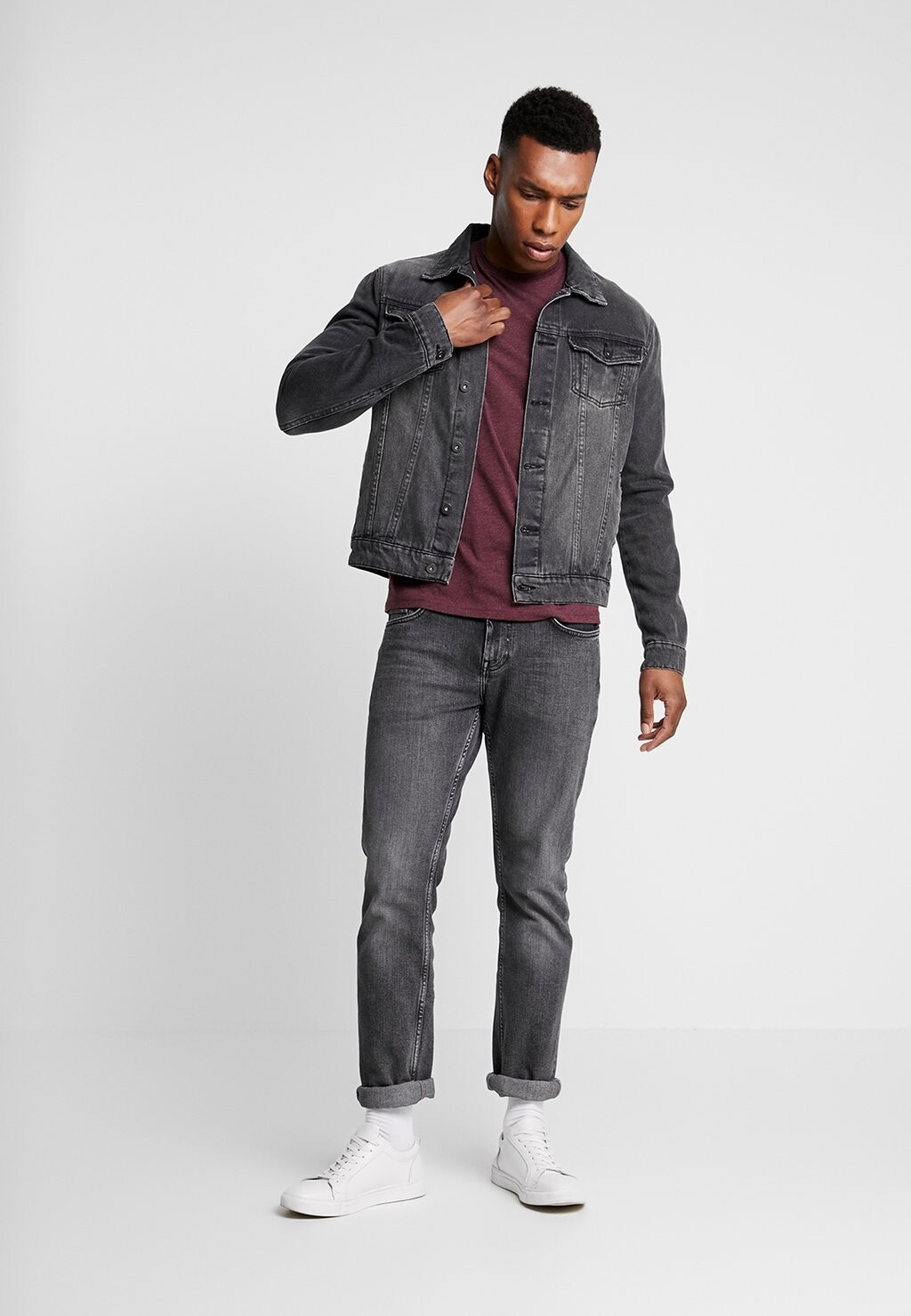 Базовая футболка 5 ПАКЕТ Pier One, крапчатый бордо/белый
Базовая футболка 5 ПАКЕТ Pier One, крапчатый бордо/белый