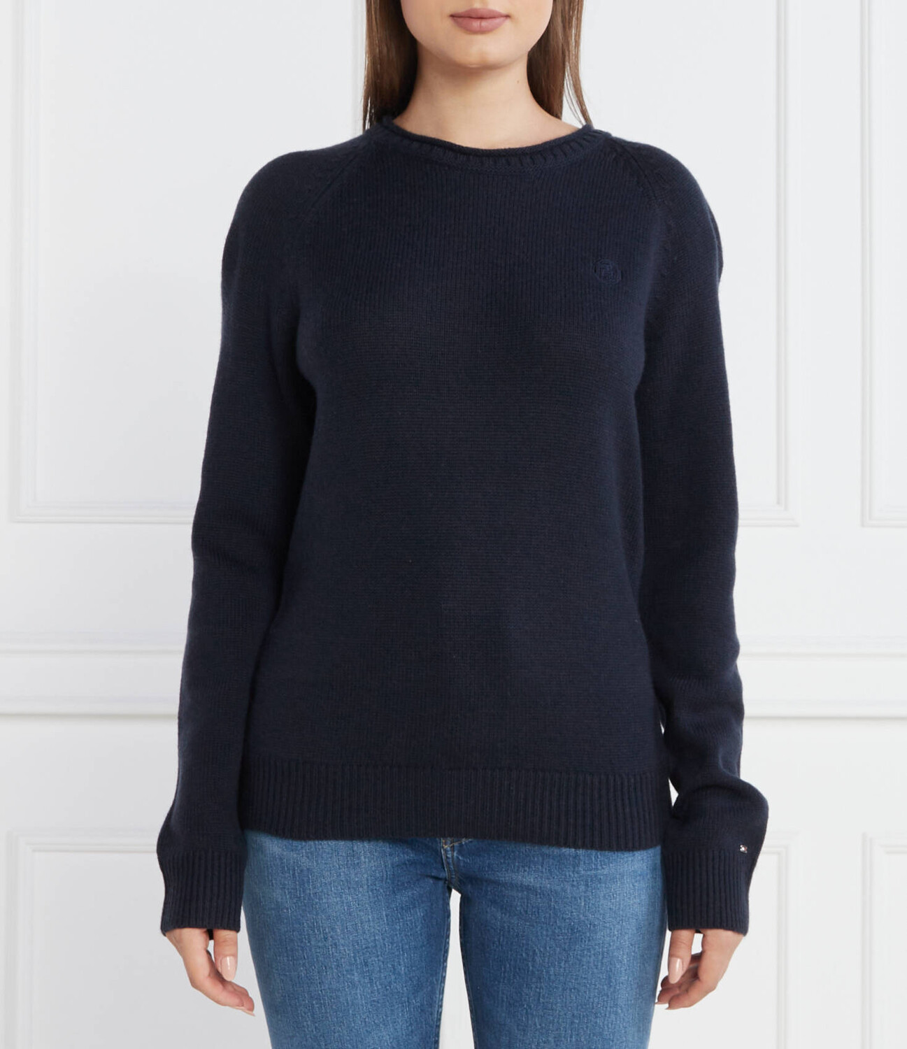 Свитер из шерсти Tommy Hilfiger MID GG C-NK Regular Fit, темно-синий
Свитер из шерсти Tommy Hilfiger MID GG C-NK Regular Fit, темно-синий