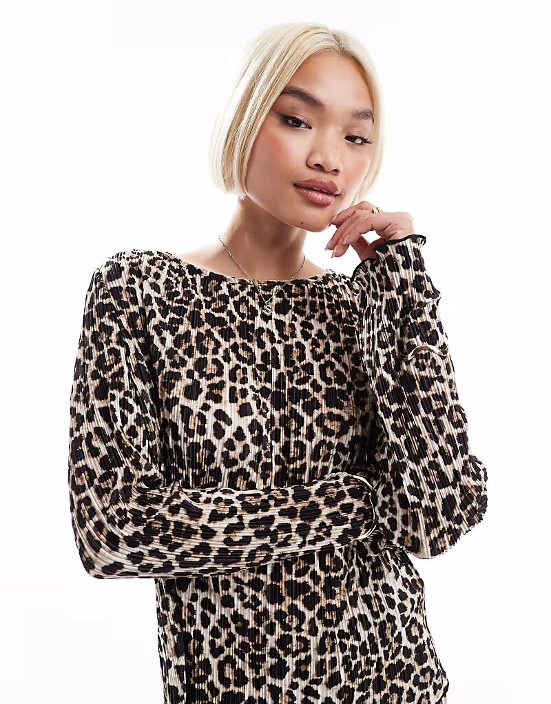 Комбинезон с длинными рукавами и плиссе с леопардовым принтом
Комбинезон с длинными рукавами и плиссе с леопардовым принтом