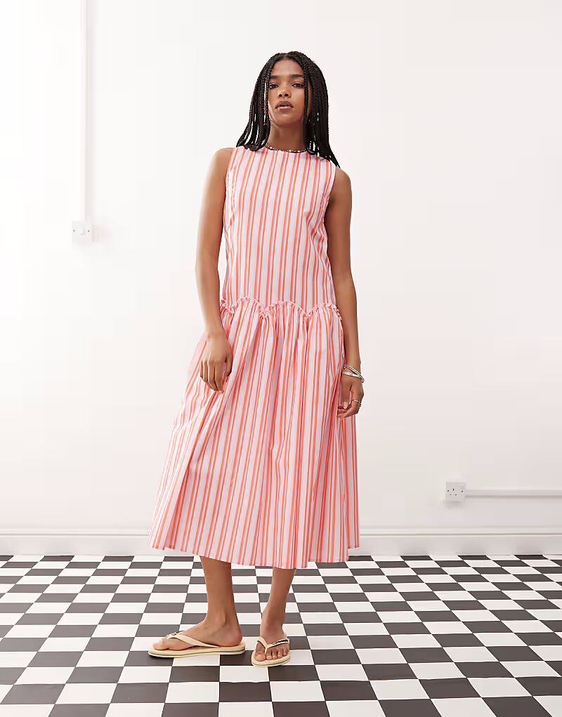 Платье-халат миди Reclaimed Vintage с оборкой на талии в полоску конфетного розового цвета
Платье-халат миди Reclaimed Vintage с оборкой на талии в полоску конфетного розового цвета