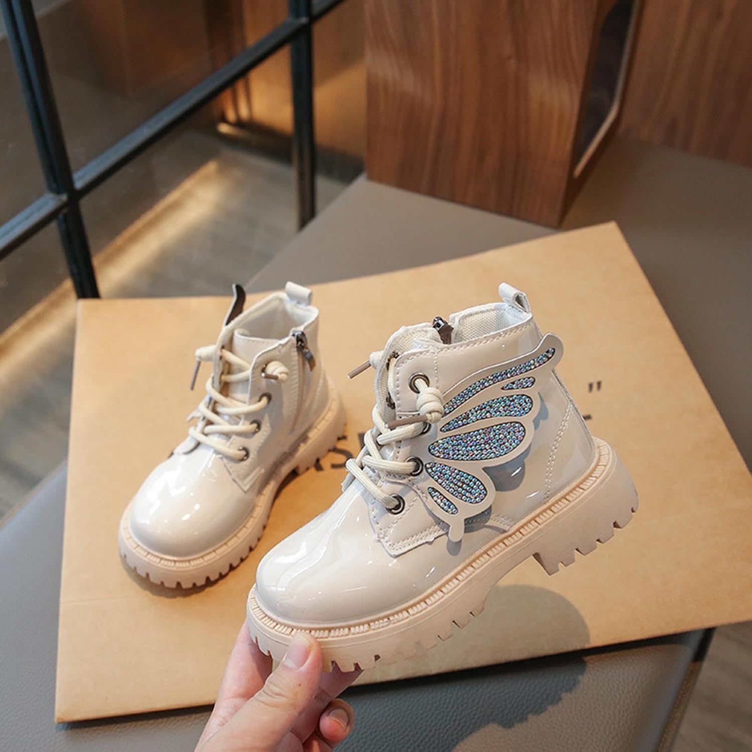 Детские ботильоны для девочек с блестками, шнуровкой и боковой молнией, верх из искусственной кожи, подошва с протектором, для детей 3-11 лет Zzalalana, White
Детские ботильоны для девочек с блестками, шнуровкой и боковой молнией, верх из искусственной кожи, подошва с протектором, для детей 3-11 лет Zzalalana, White