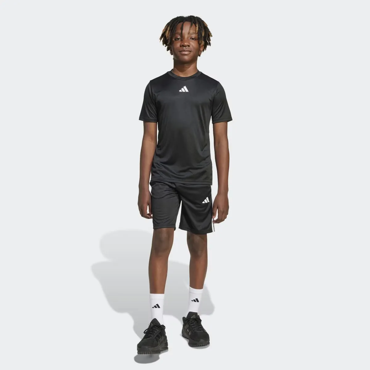 Детский комплект Train Essentials с 3 полосками Adidas, черный
Детский комплект Train Essentials с 3 полосками Adidas, черный