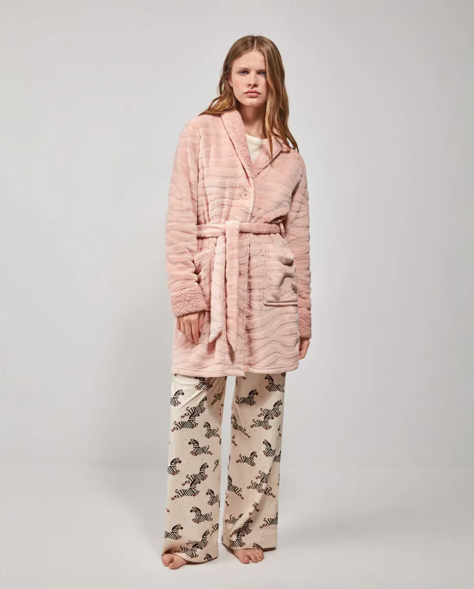 Женский плюшевый халат на пуговицах и с поясом Gisela, розовый
Женский плюшевый халат на пуговицах и с поясом Gisela, розовый