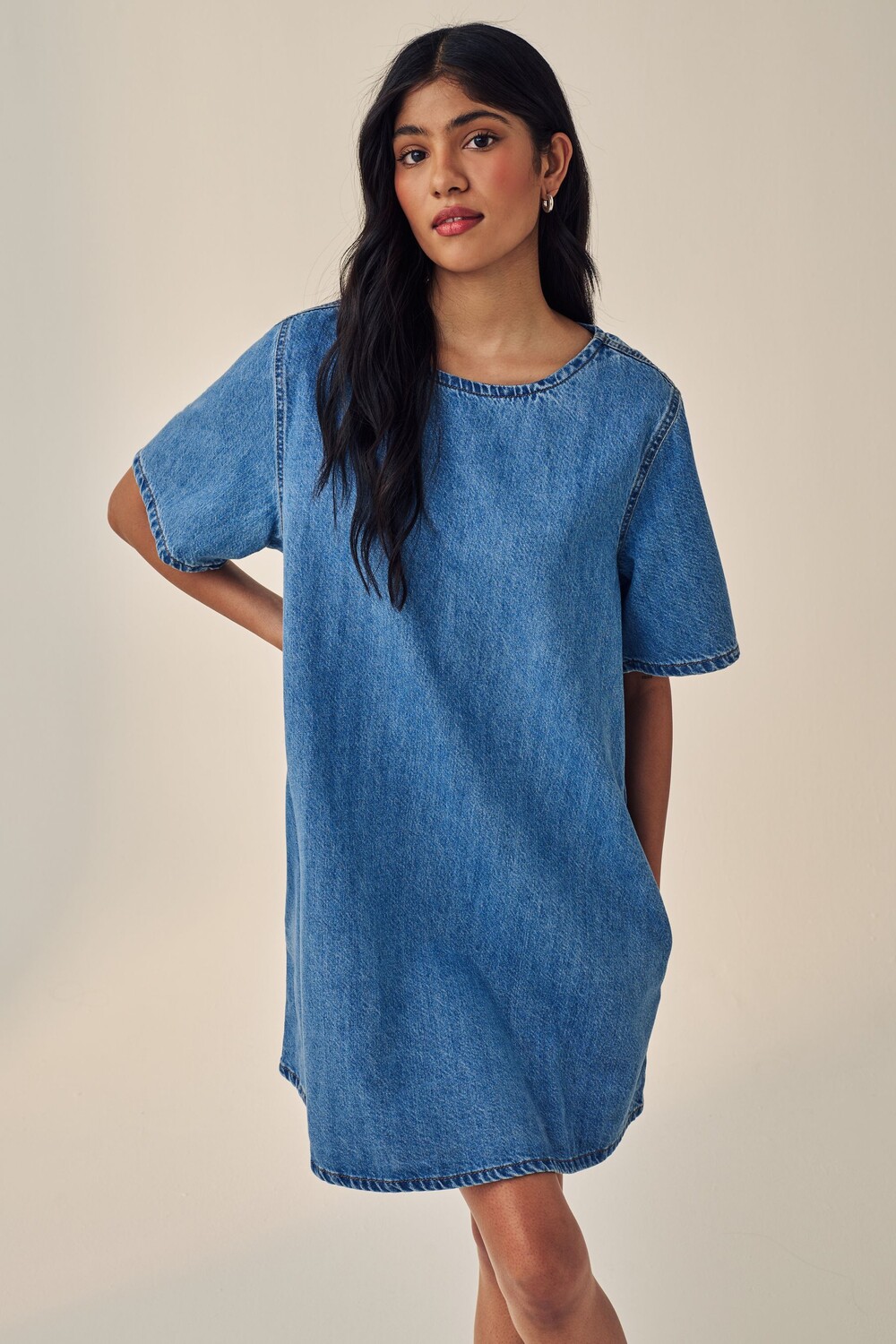 Платье футболка из денима с короткими рукавами из 100% хлопка Next, синий
Платье футболка из денима с короткими рукавами из 100% хлопка Next, синий