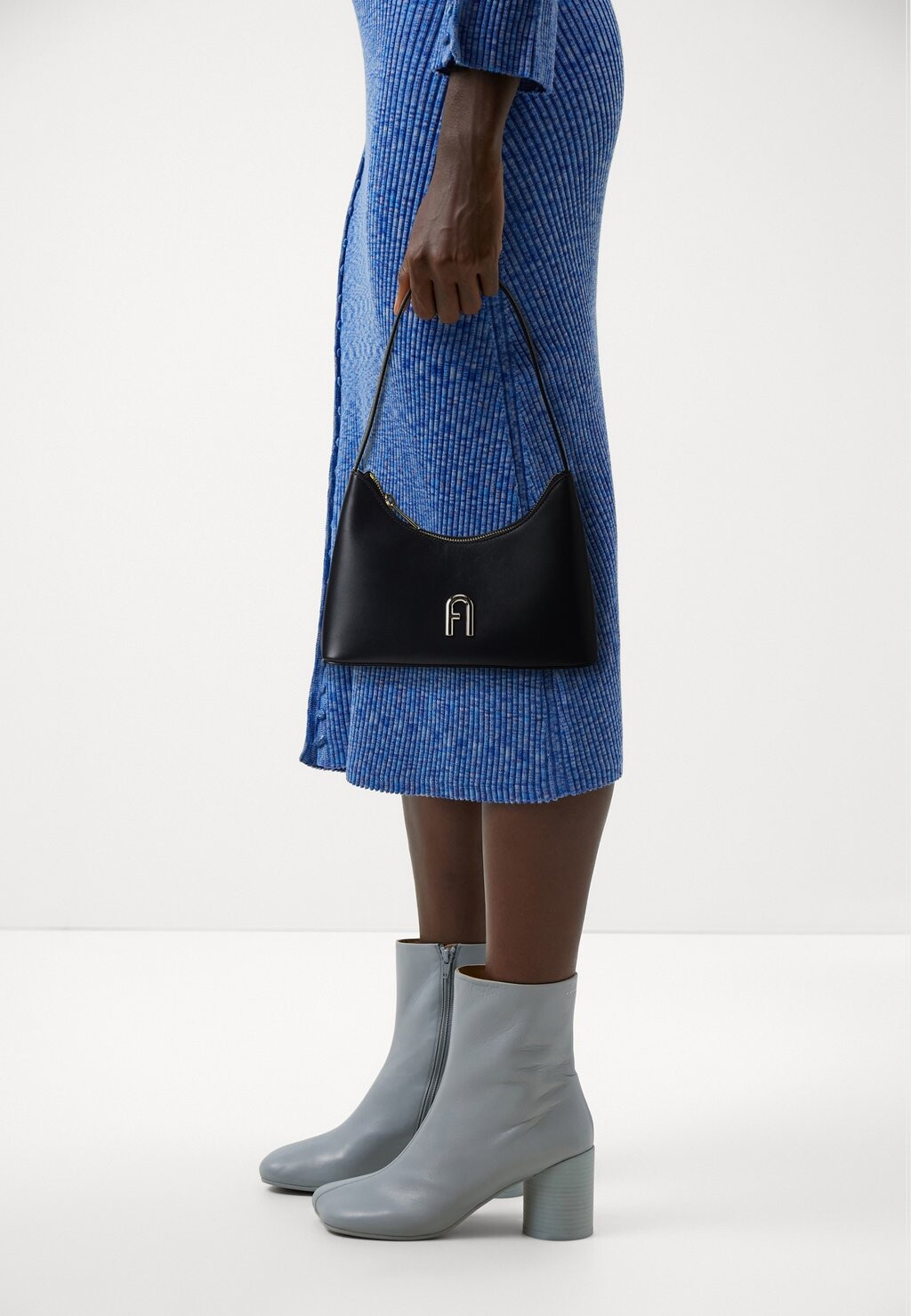 Сумка DIAMANTE MINI SHOULDER Furla, цвет nero
Сумка DIAMANTE MINI SHOULDER Furla, цвет nero