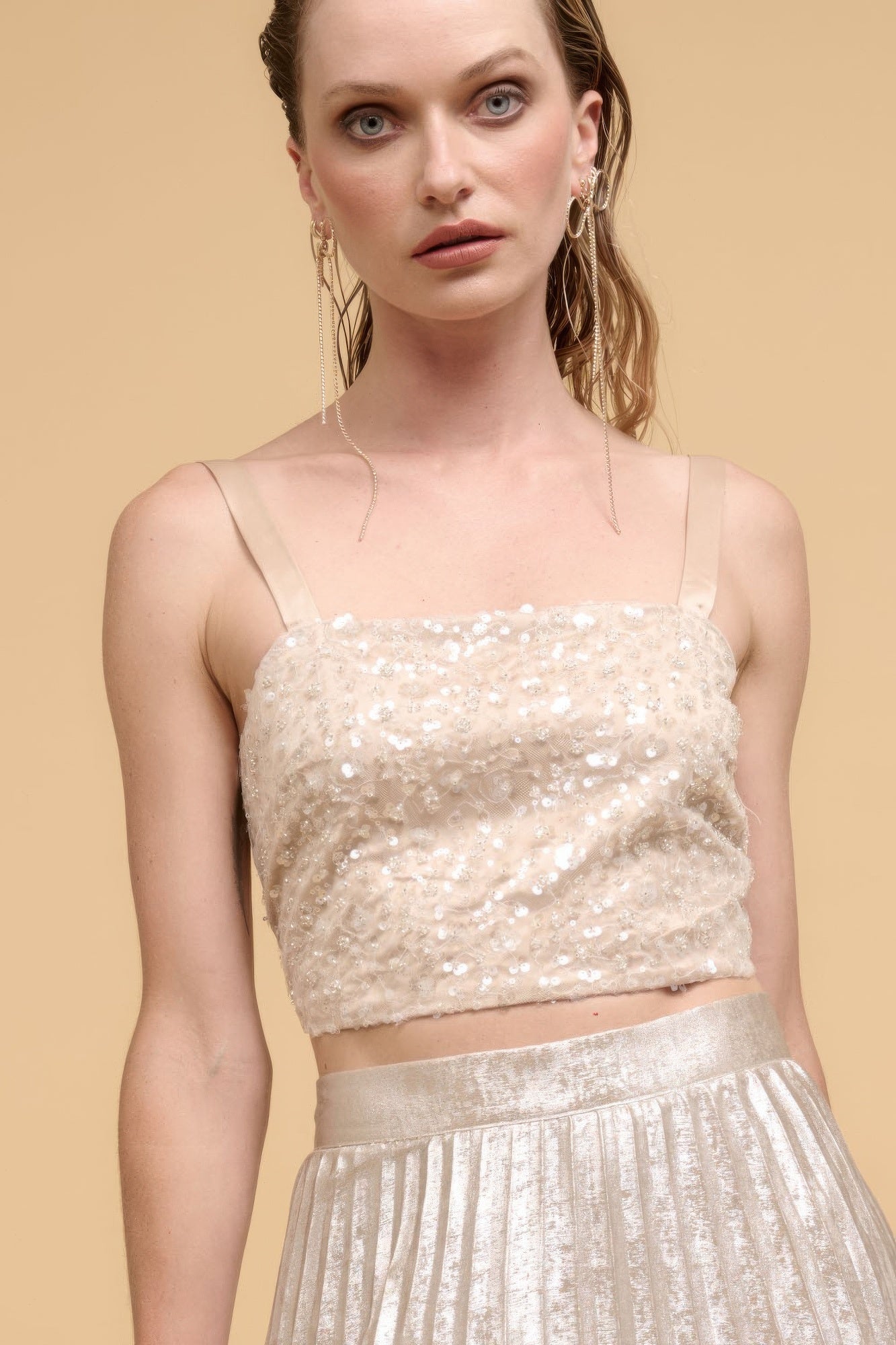 Укороченный топ с прямым вырезом и цветочными пайетками FASHNZFAB, цвет champagne
Укороченный топ с прямым вырезом и цветочными пайетками FASHNZFAB, цвет champagne