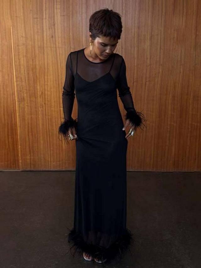 Платье с сетчатой отделкой из перьев Never Fully Dressed, Black
Платье с сетчатой отделкой из перьев Never Fully Dressed, Black