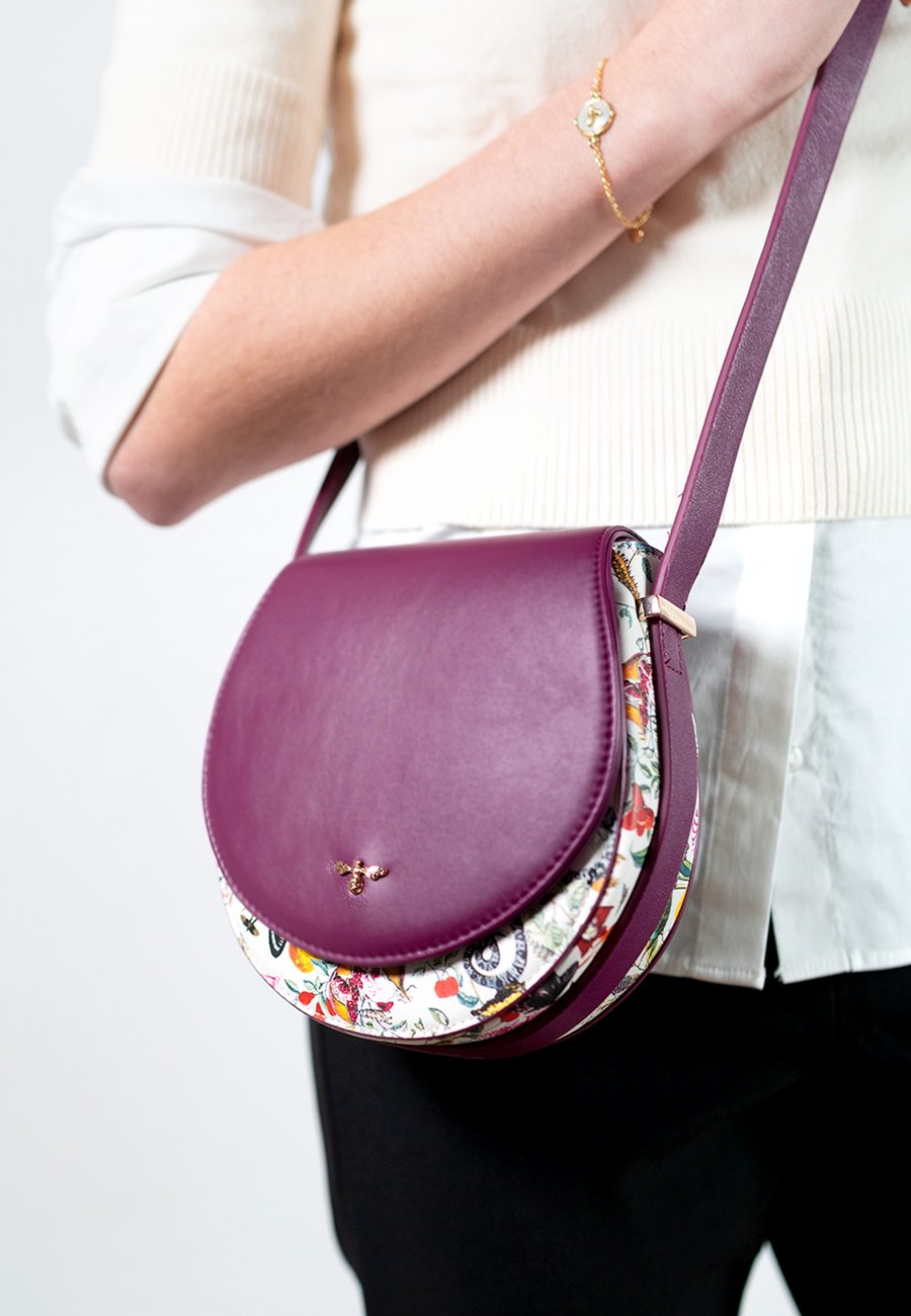 Сумка кросс-боди FABLE ENGLAND Floral Engravings, Plum/Purple
Сумка кросс-боди FABLE ENGLAND Floral Engravings, Plum/Purple