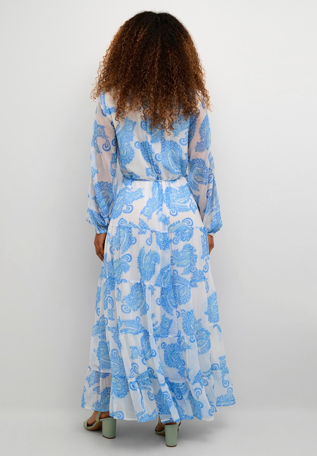 Длинное платье Samira Kim Fit Cream, синее с узором пейсли «Колумбия»
Длинное платье Samira Kim Fit Cream, синее с узором пейсли «Колумбия»