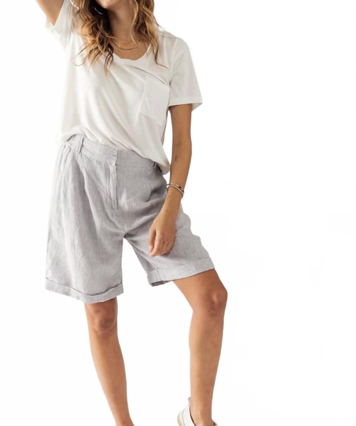 Синие шорты-бермуды Sydney Urban Daizy, синий
Синие шорты-бермуды Sydney Urban Daizy, синий