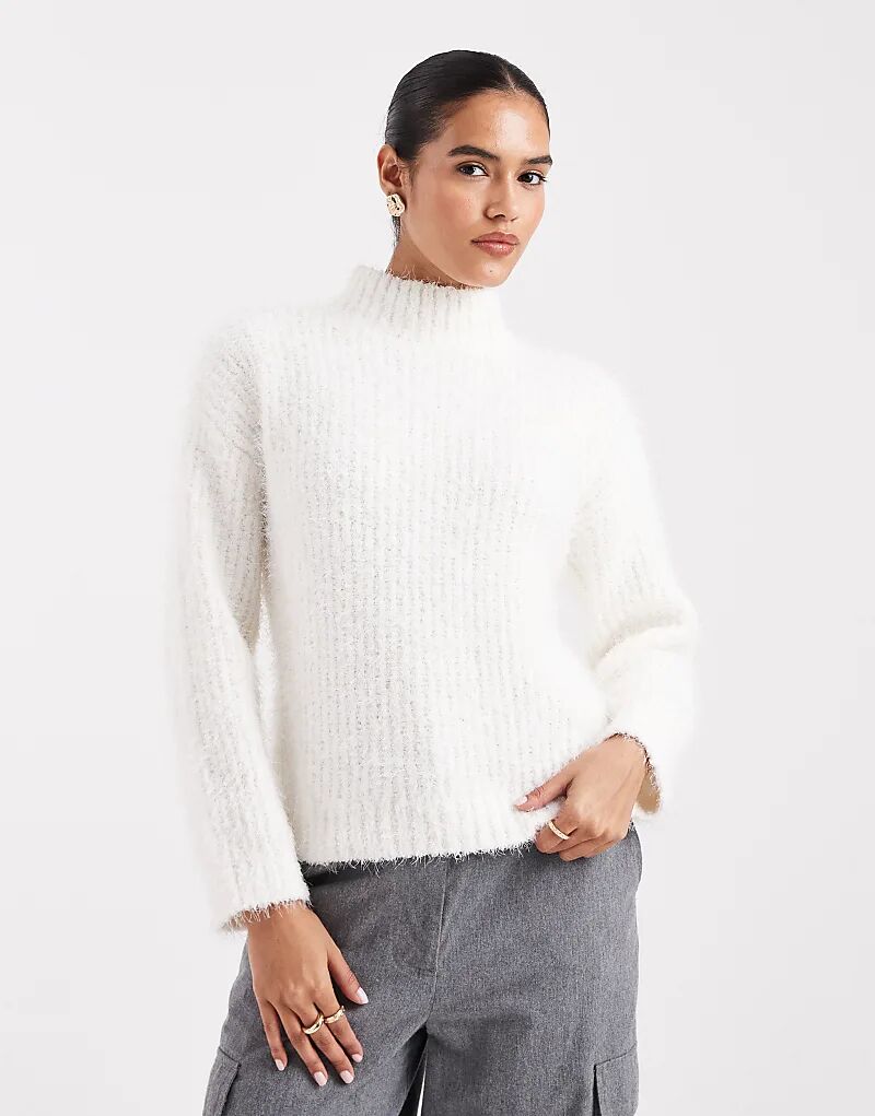 Пушистый джемпер New Look из шенилла кремового цвета
Пушистый джемпер New Look из шенилла кремового цвета