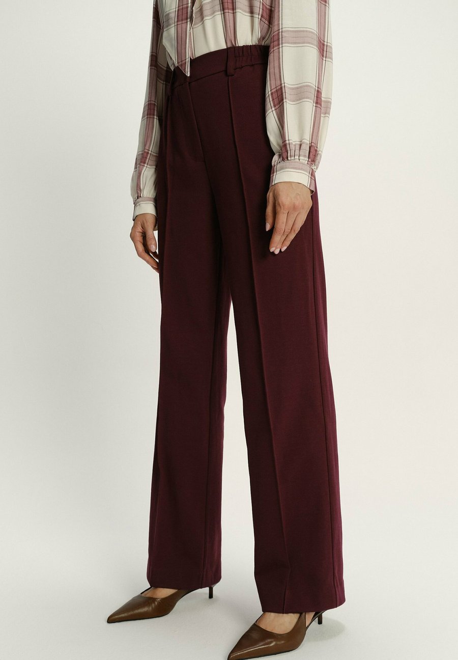 Брюки Greenpoint Trousers, Dark Brown
Брюки Greenpoint Trousers, Dark Brown