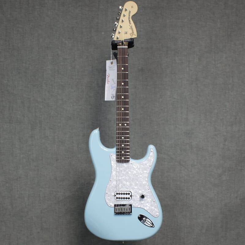Электрогитара Fender Tom Delonge Stratocaster- Daphne Blue
Электрогитара Fender Tom Delonge Stratocaster- Daphne Blue