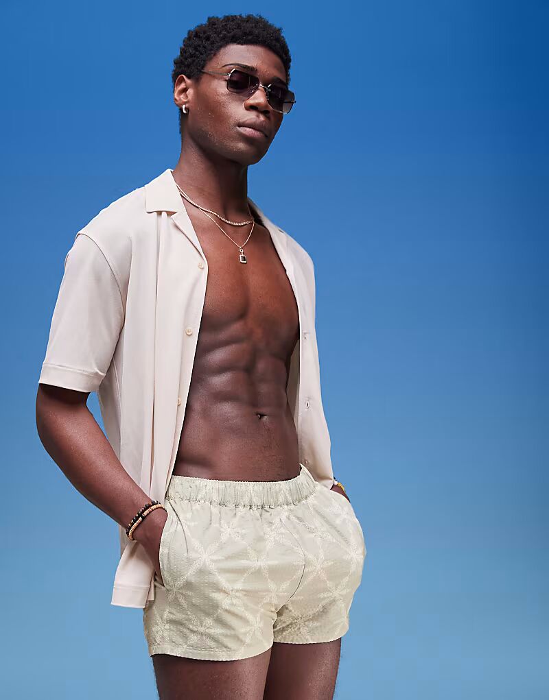 Шорты для плавания ASOS DESIGN из сирсакера, суперкороткой длины, с цветочным принтом в тон, шалфейного цвета
Шорты для плавания ASOS DESIGN из сирсакера, суперкороткой длины, с цветочным принтом в тон, шалфейного цвета