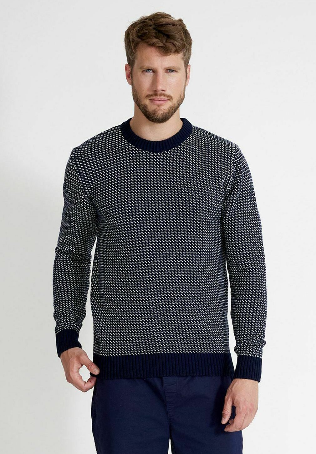 Свитер MATTEO CREW Holebrook, темно-синий
Свитер MATTEO CREW Holebrook, темно-синий