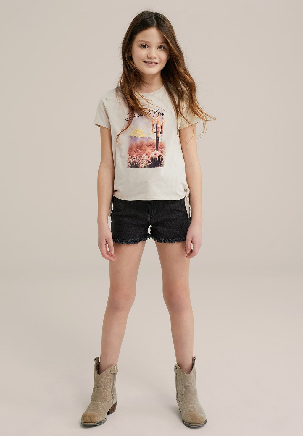 Футболка с принтом WE Fashion, бежевый 
Футболка с принтом WE Fashion, бежевый