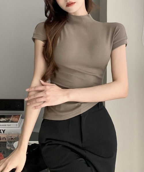 Футболка, крой оверсайз, бренд Maison de LATIR, цвет коричневый
Футболка, крой оверсайз, бренд Maison de LATIR, цвет коричневый