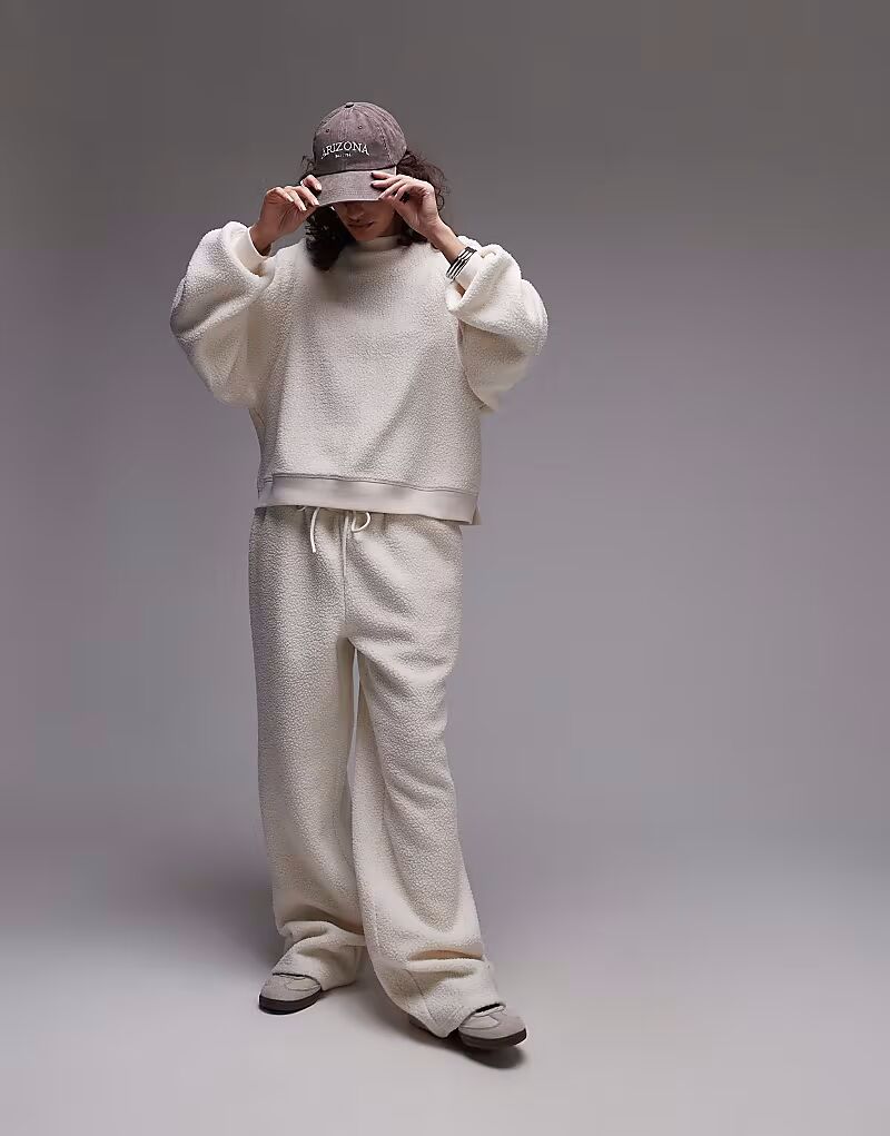 Бордовый свитшот цвета кремовый Topshop
Бордовый свитшот цвета кремовый Topshop