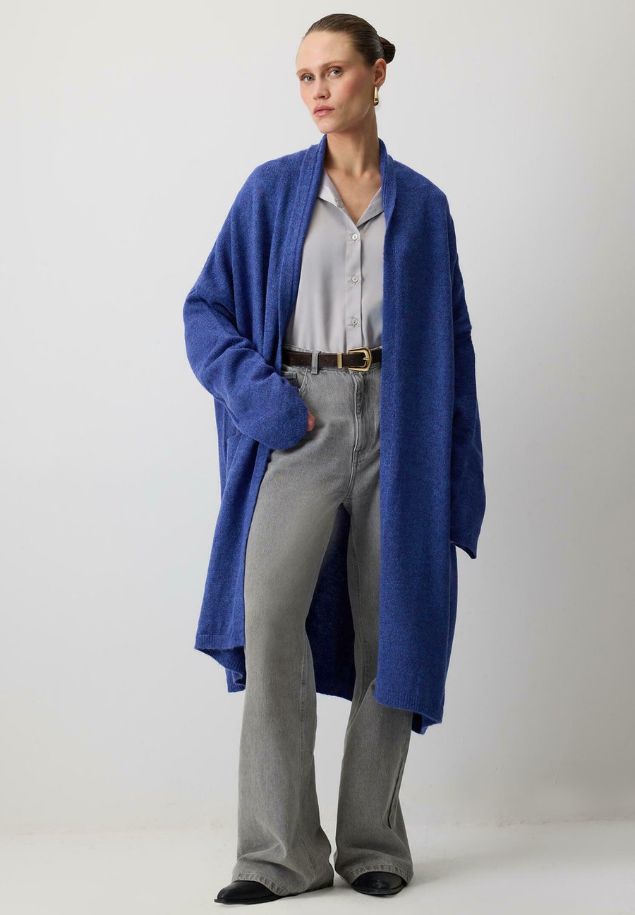 Кардиган Touché Privé OVERSIZE, Blue/Blue
Кардиган Touché Privé OVERSIZE, Blue/Blue