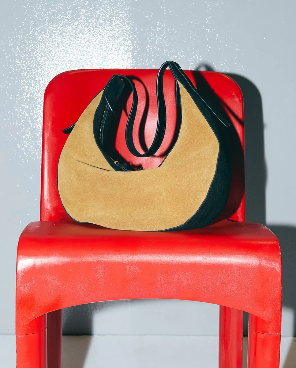 Круглый кожаный рюкзак Sfera, песочный
Круглый кожаный рюкзак Sfera, песочный