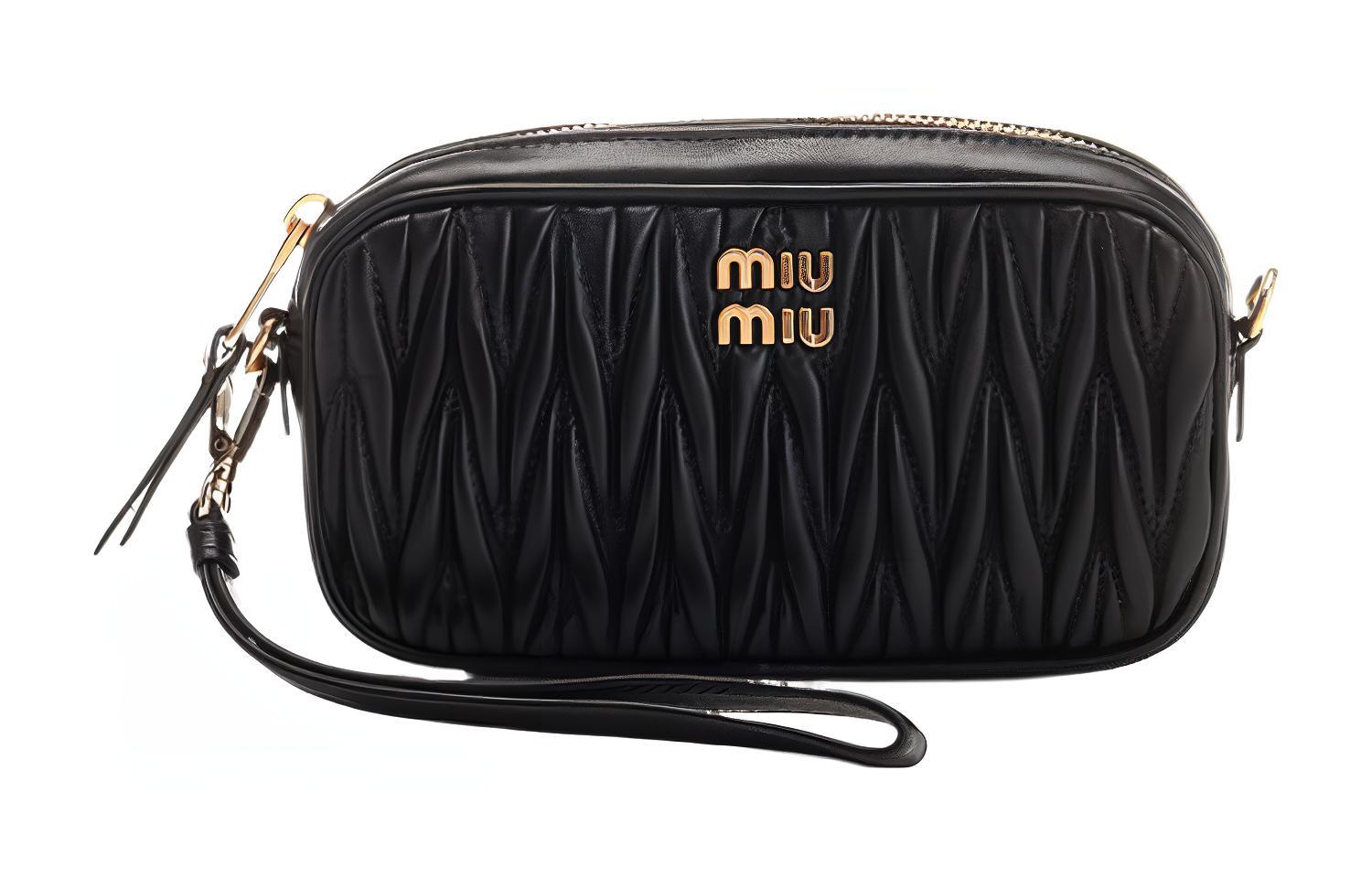 Кожаная сумка-клатч MIU MIU женская черная
Кожаная сумка-клатч MIU MIU женская черная