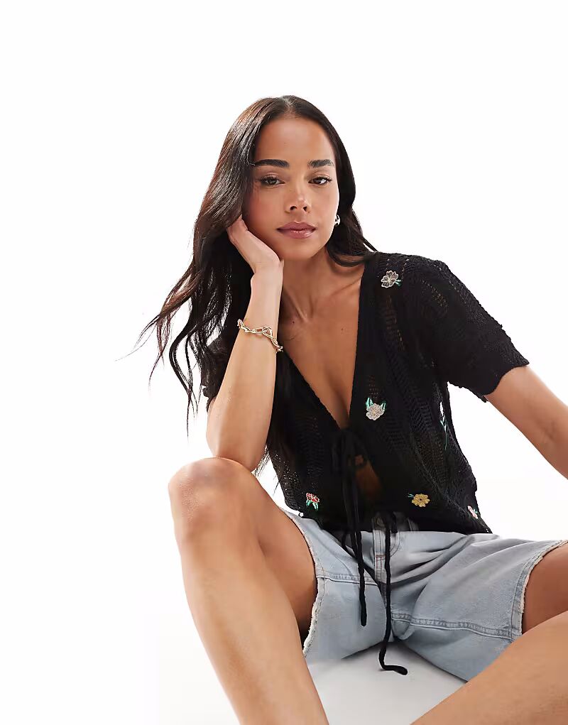 Вязаный кардиган Daisy Street с вышитыми цветами черного цвета
Вязаный кардиган Daisy Street с вышитыми цветами черного цвета