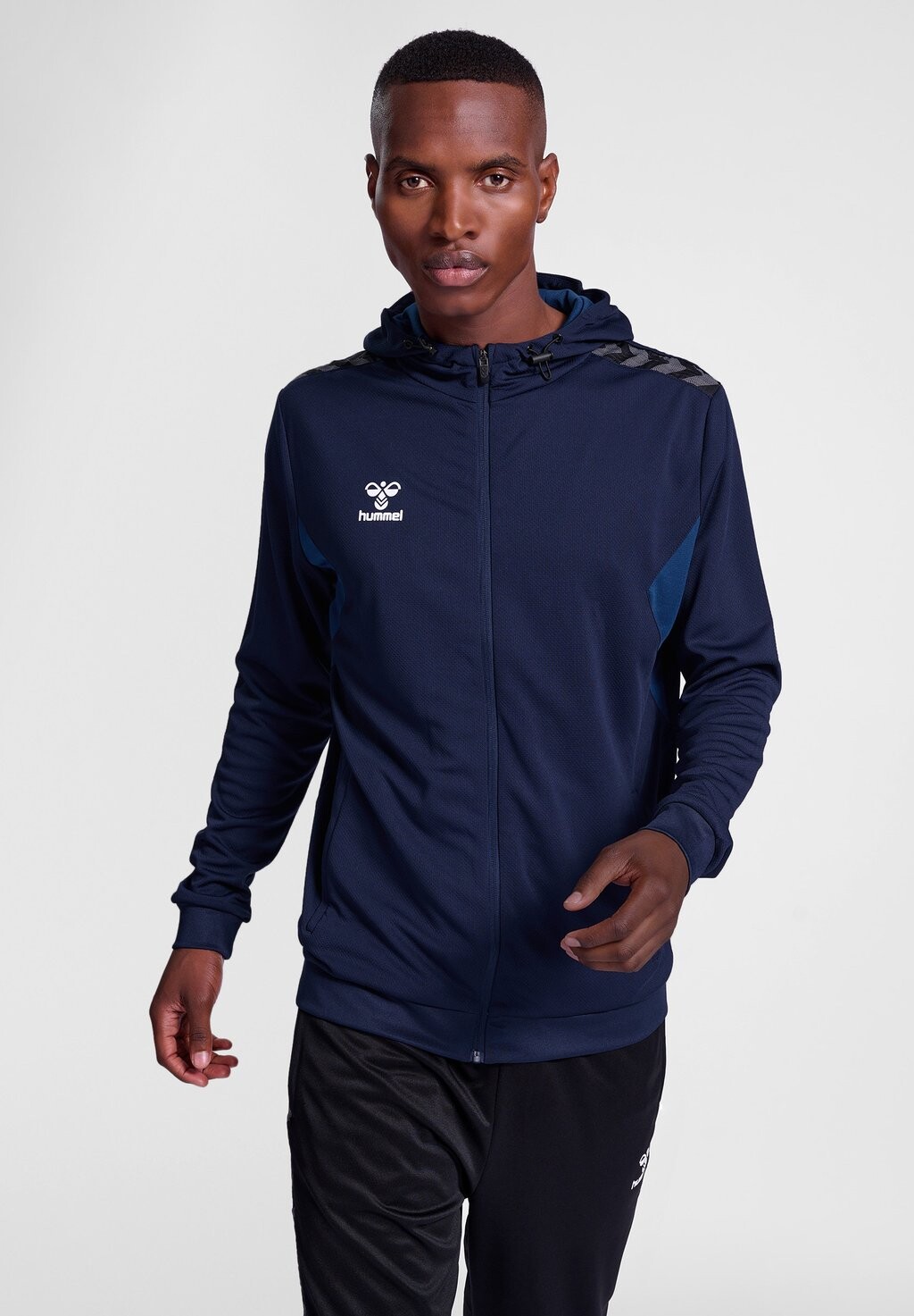 Куртка для тренировок AUTHENTIC POLY Hummel, цвет marine
Куртка для тренировок AUTHENTIC POLY Hummel, цвет marine