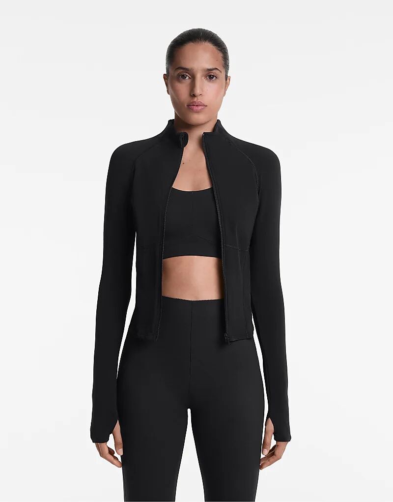 Легкая теплая куртка Oysho со швами черного цвета
Легкая теплая куртка Oysho со швами черного цвета