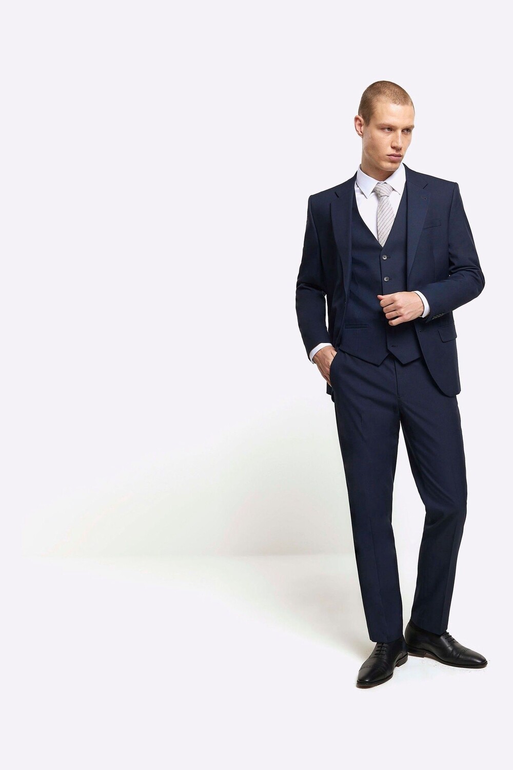 Однотонный костюм: жилет River Island, синий
Однотонный костюм: жилет River Island, синий