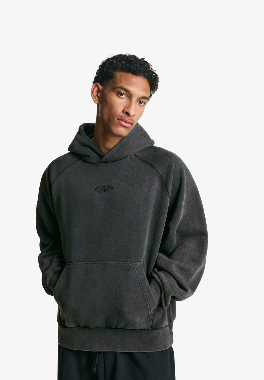 Худи Bershka BOXY , Mottled Dark Grey
Худи Bershka BOXY , Mottled Dark Grey