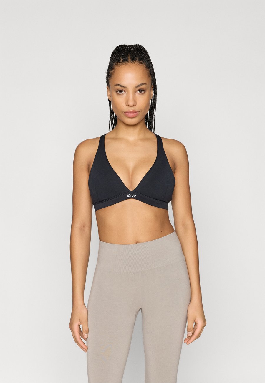 Бюстгальтер ICANIWILL LUXE V NECK BRA , Black
Бюстгальтер ICANIWILL LUXE V NECK BRA , Black