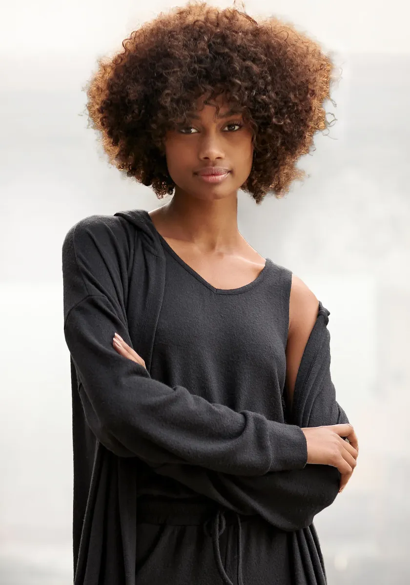 LASCANA вязаный топ "lounge top", на широких бретелях, одежда для дома, черный
LASCANA вязаный топ "lounge top", на широких бретелях, одежда для дома, черный