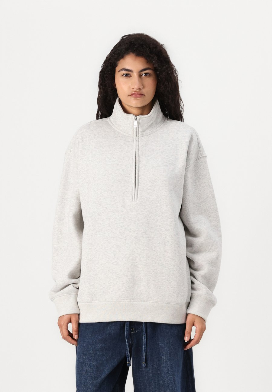 Толстовка Abercrombie & Fitch ESSENTIAL SUNDAY VINTAGE HALF ZIP, Light Grey/Grey
Толстовка Abercrombie & Fitch ESSENTIAL SUNDAY VINTAGE HALF ZIP, Light Grey/Grey