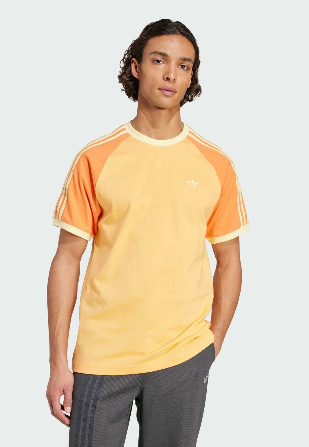 Футболка с принтом CALI TEE Adidas Originals, оранжевый
Футболка с принтом CALI TEE Adidas Originals, оранжевый