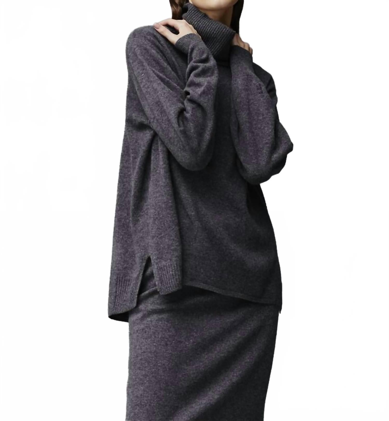 Черный кашемировый свитер с воротником-стойкой Kristensen Du Nord
Черный кашемировый свитер с воротником-стойкой Kristensen Du Nord