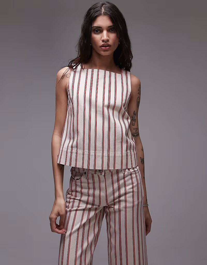 Топ Topshop из денима с квадратным вырезом в красную полоску
Топ Topshop из денима с квадратным вырезом в красную полоску