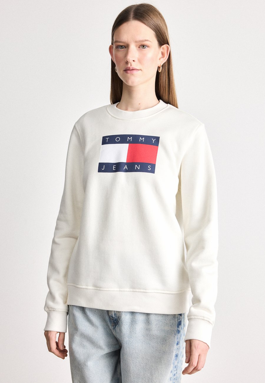 Толстовка Tommy Jeans REG FLAG CREW, Ecru/Off-White
Толстовка Tommy Jeans REG FLAG CREW, Ecru/Off-White