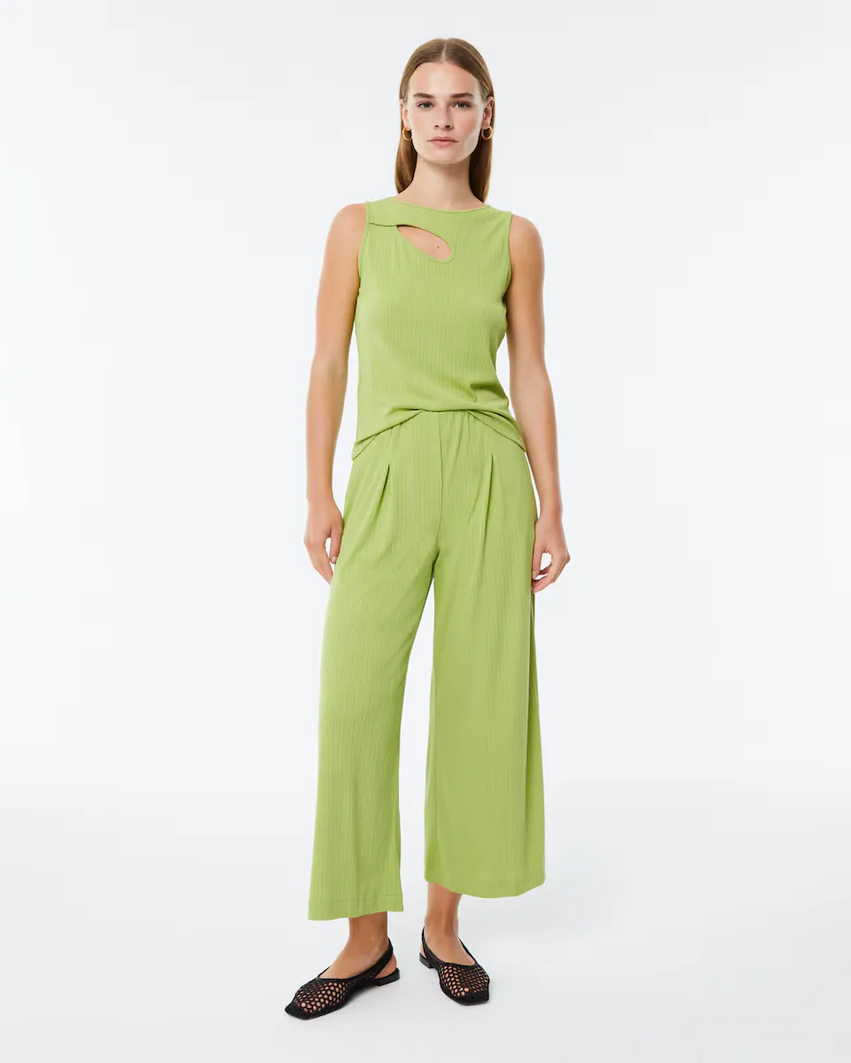 Женские брюки-кюлоты из рубчатого трикотажа с эластичной талией Paz Torras, зеленый
Женские брюки-кюлоты из рубчатого трикотажа с эластичной талией Paz Torras, зеленый