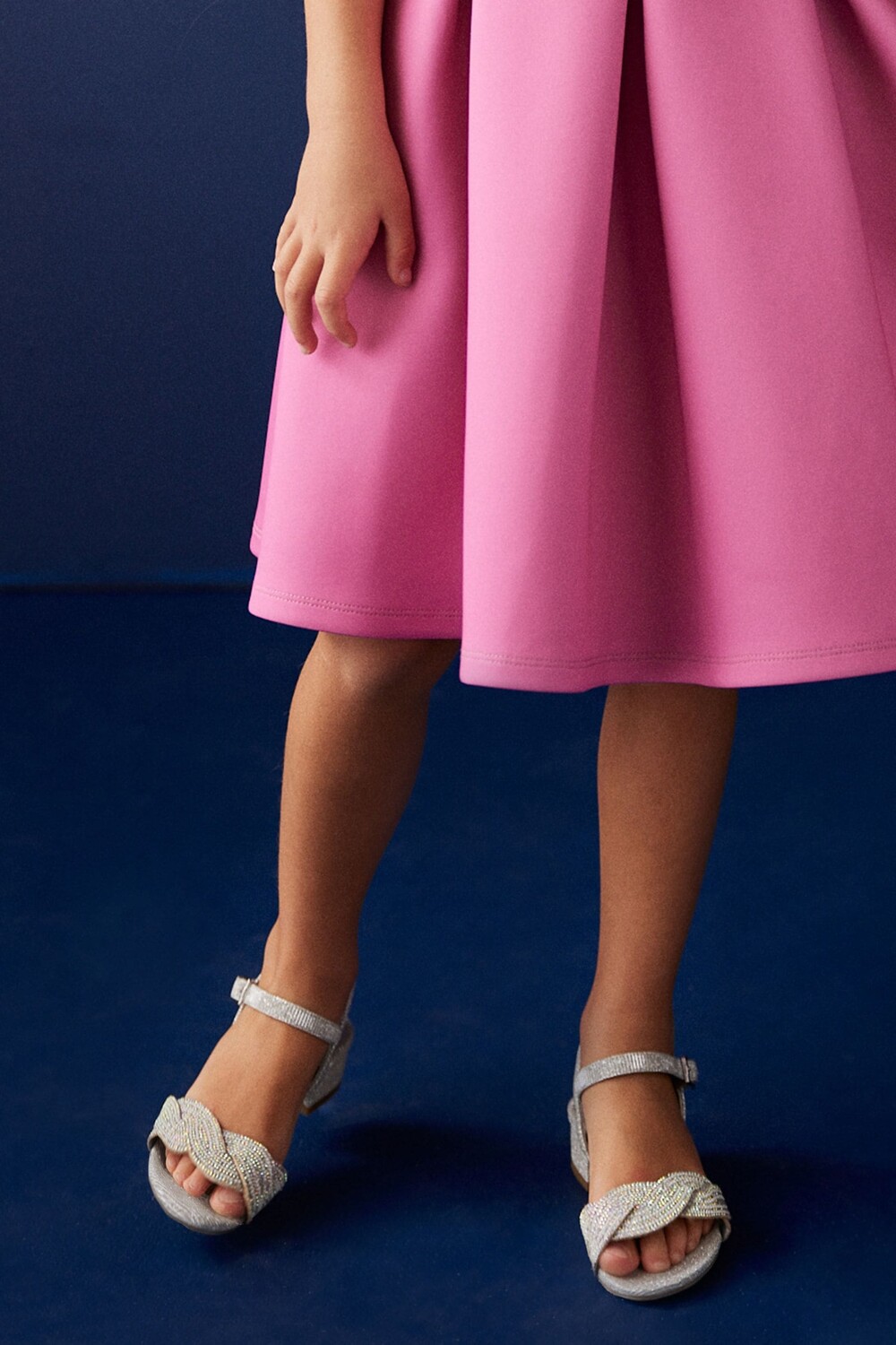 Блестящие босоножки на высоком каблуке Next, серебряный
Блестящие босоножки на высоком каблуке Next, серебряный