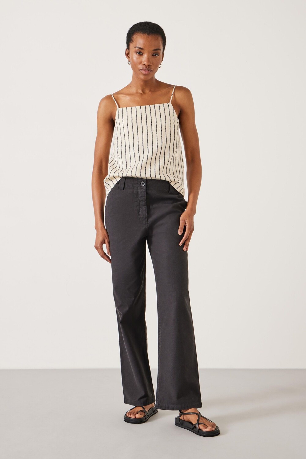 Kia стирала брюки пекаря Hush, черный
Kia стирала брюки пекаря Hush, черный