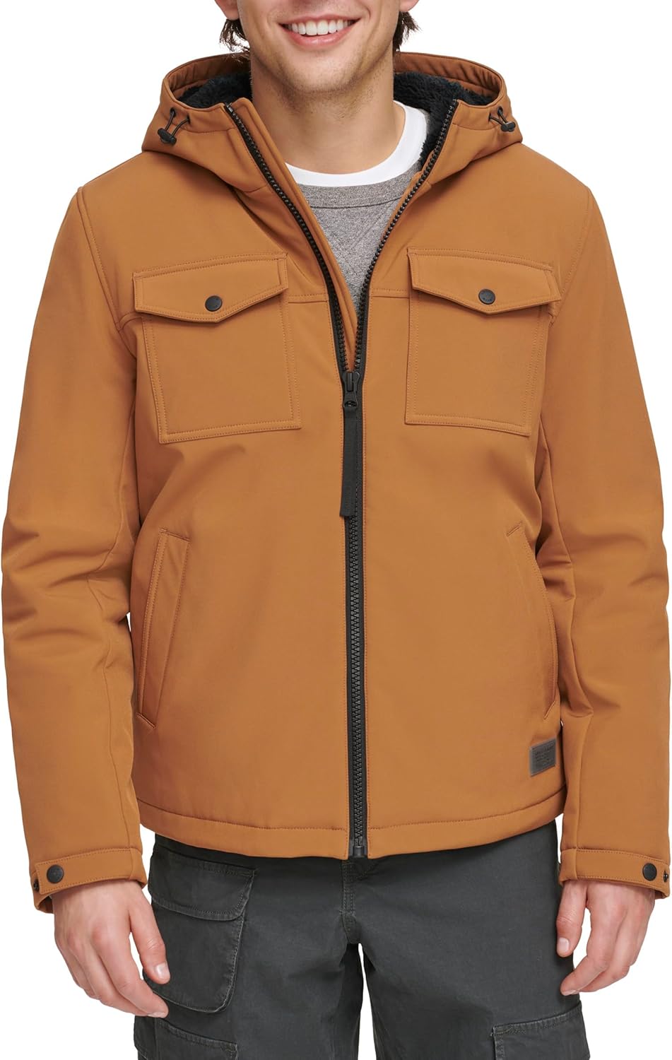 Мужская куртка Levi's Soft Shell с двумя карманами и капюшоном, Worker Brown Sherpa
Мужская куртка Levi's Soft Shell с двумя карманами и капюшоном, Worker Brown Sherpa