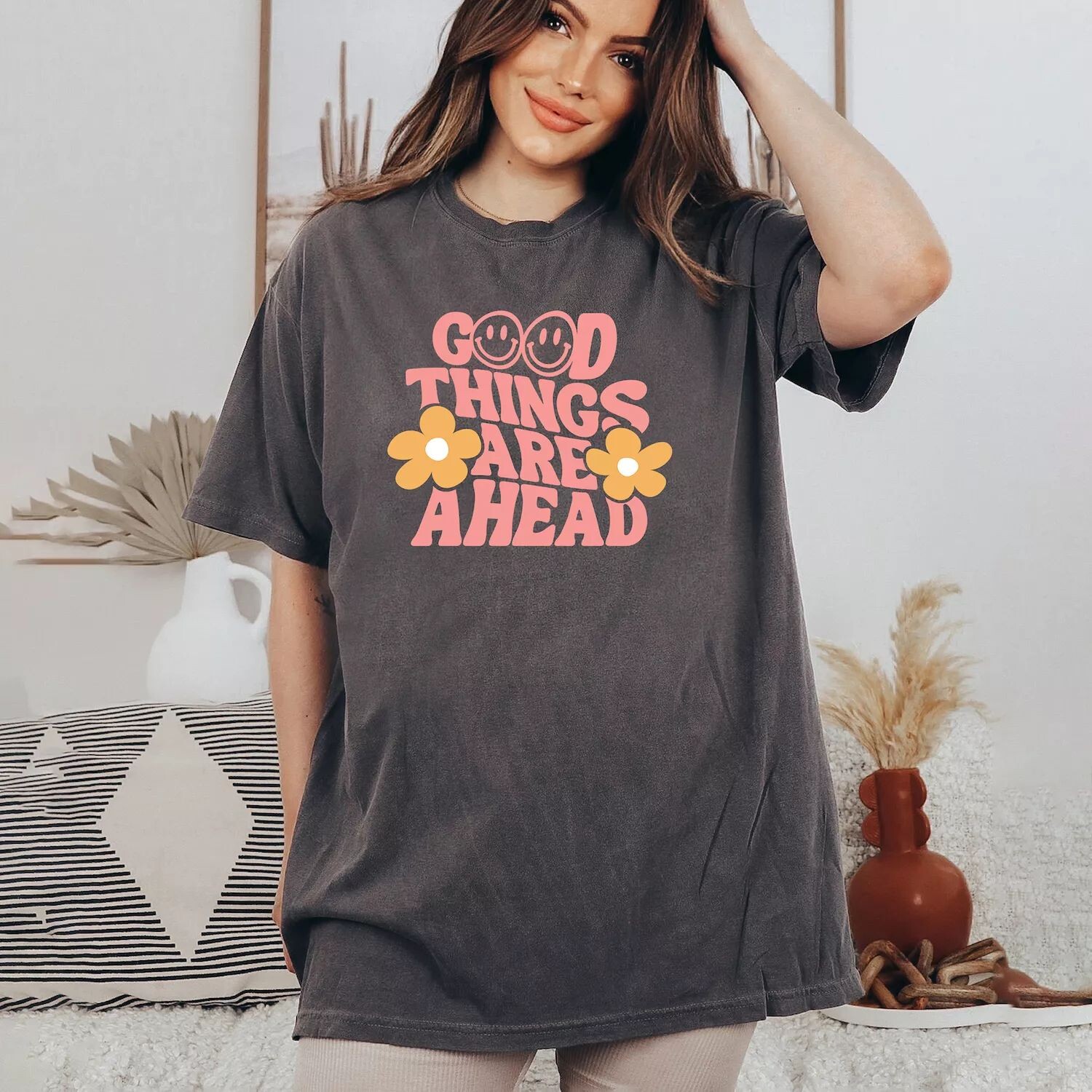 Хорошие дела впереди, футболки с цветами, окрашенные в готовой одежде Simply Sage Market
Хорошие дела впереди, футболки с цветами, окрашенные в готовой одежде Simply Sage Market