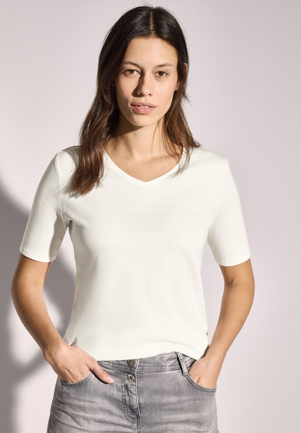 Базовая футболка V-NECK Cecil, белый
Базовая футболка V-NECK Cecil, белый