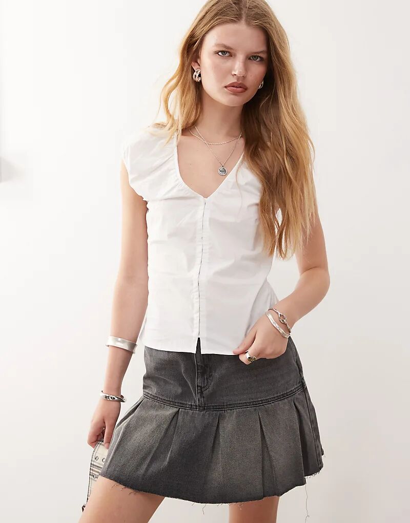 Топ Weekday со сборками и V-образным вырезом, отделкой на крючках и петлях, белый цвет
Топ Weekday со сборками и V-образным вырезом, отделкой на крючках и петлях, белый цвет